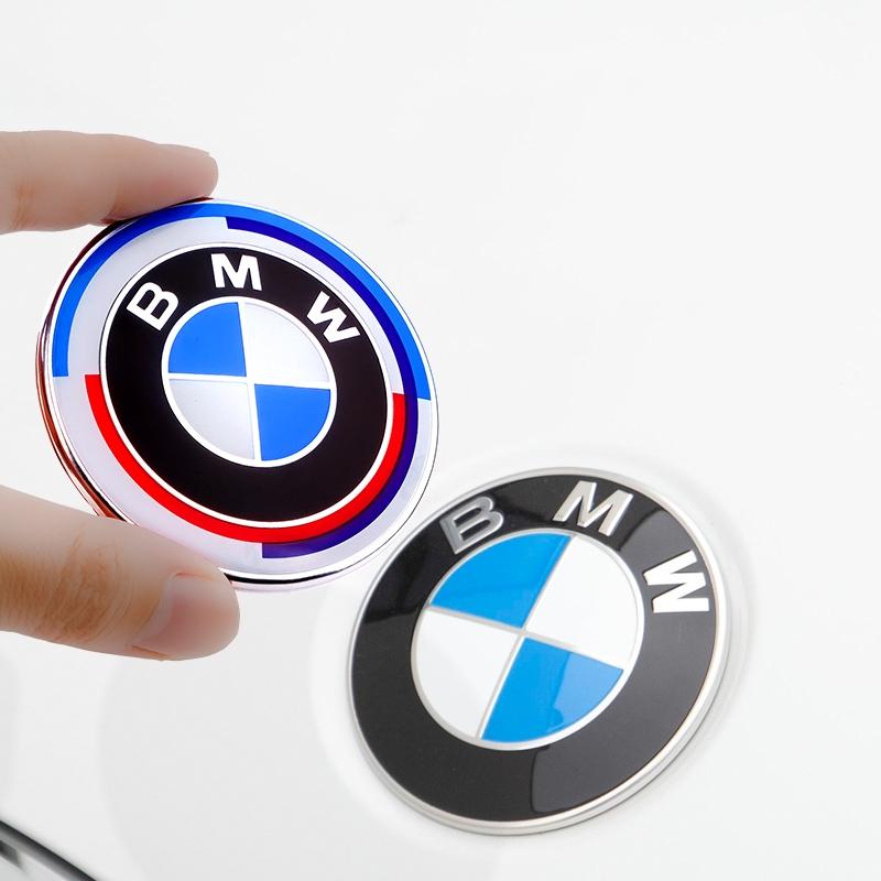 Emblemat na maskę przednią z logo BMW na 50-lecie 81mm+Znaczek tylny 74mm+Dekielek na piastę koła 68mm+Naklejka na kierownicę 56mm 46mm