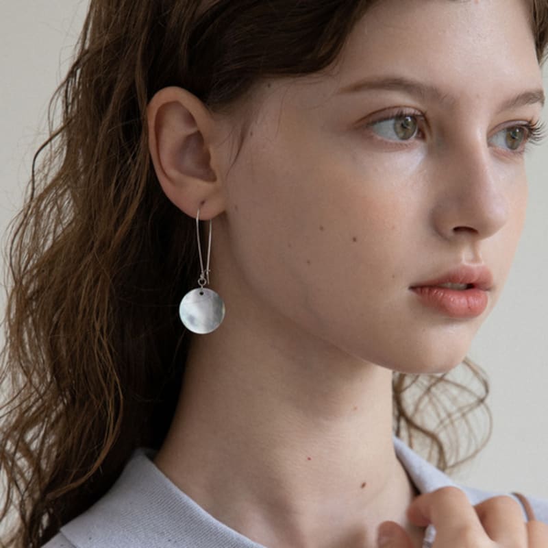 

MERRYMOTIVE Brown Mother of Pearl drop earring Free