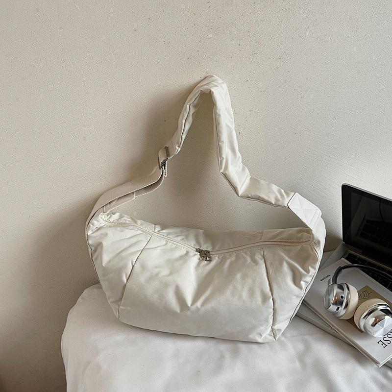 

High-value casual new messenger bag women s 2025 commuting large-capacity fashion sports dumpling bag going out shoulder bag белый