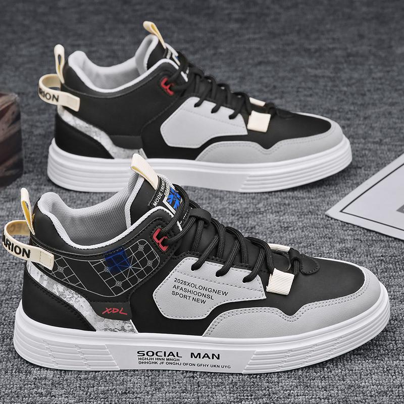 Autumn mid-top board shoes, youth matching jeans, casual trendy shoes are on sale