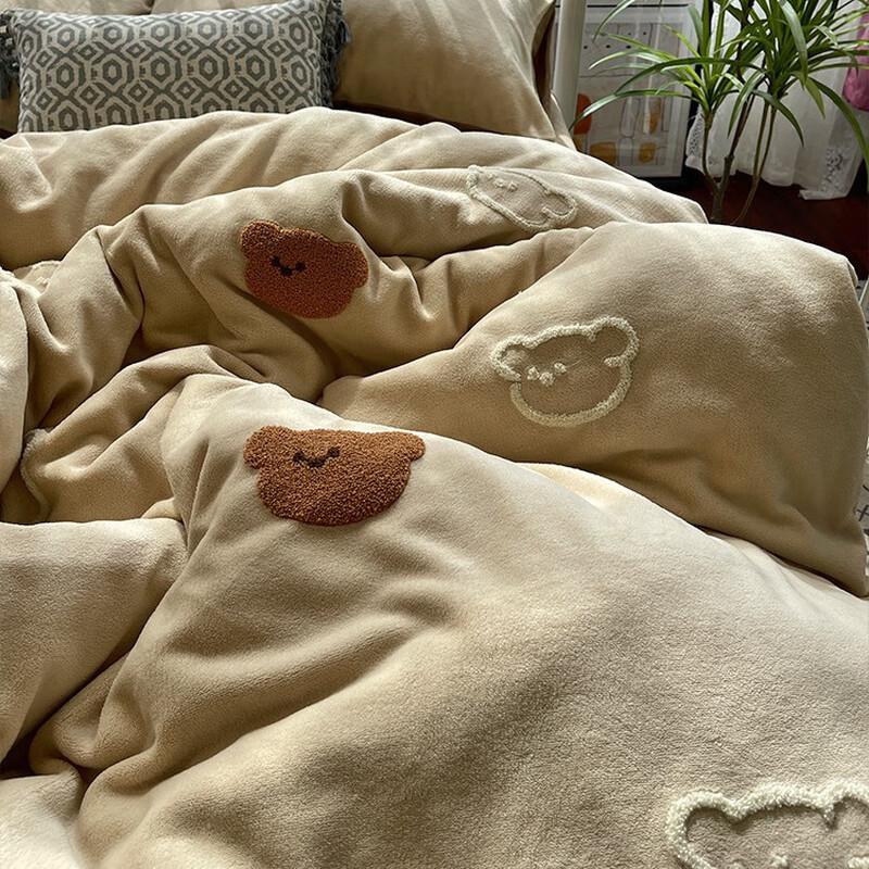 

OEING Embroidered Milk Velvet Bear Cub Bedding Set 1.8m Bed