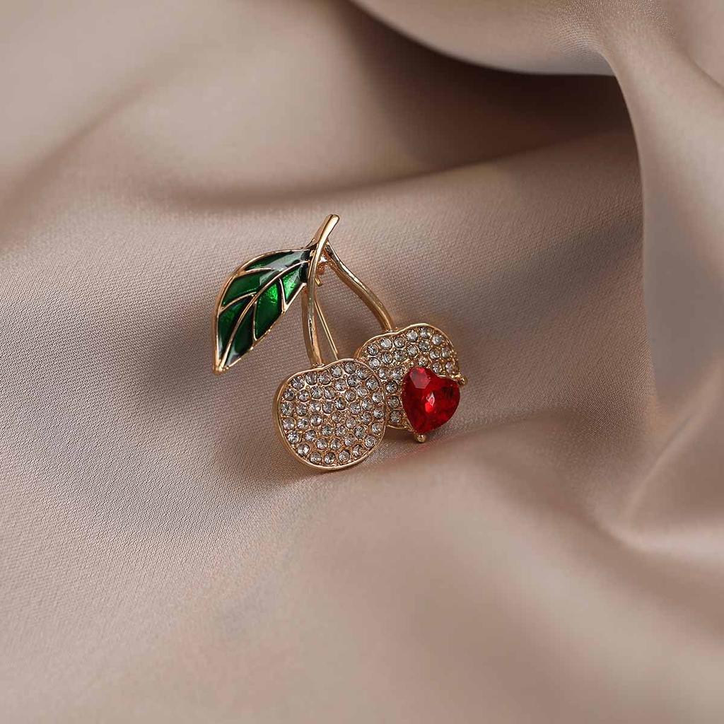 High-end Exquisite Fashion Love Cherry Brooch High-end Sense Women's Suit Pin Temperament Clothes Corsage Accessories