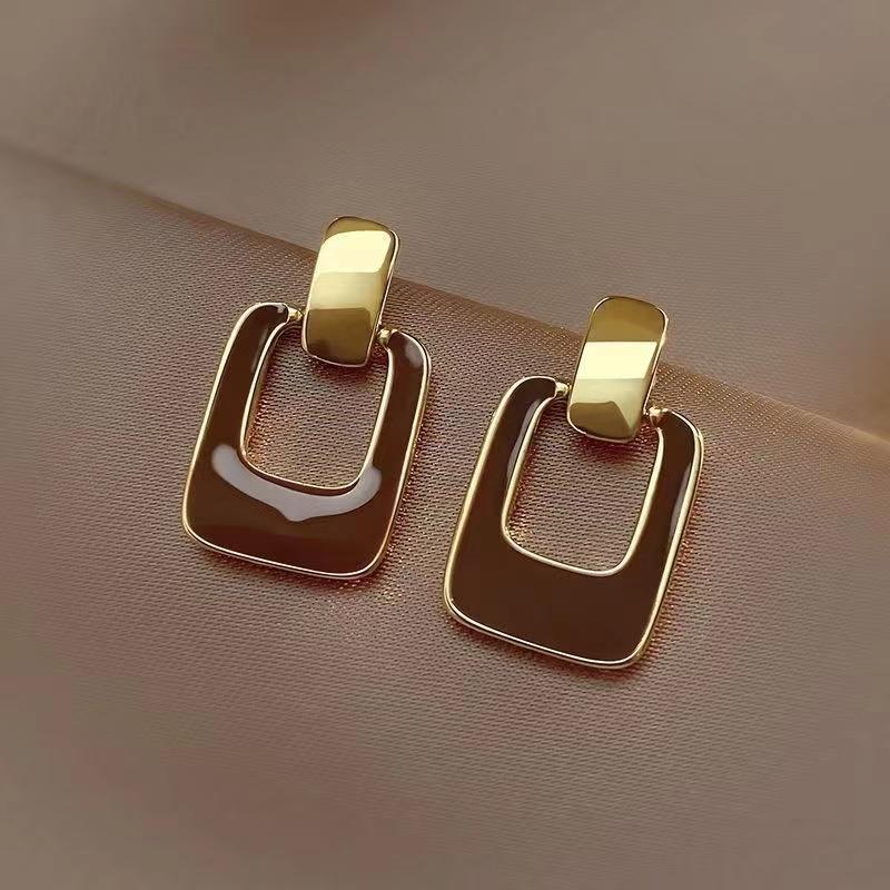 Retro Hollow Brown Square Dangle Earrings for Women Coffee Enamel Oil Geometric Metal Drop Earring Girls Party Charm Jewelry