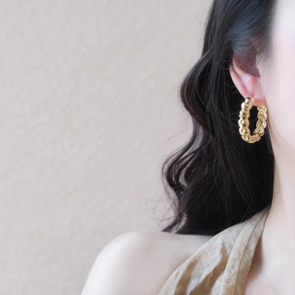 Minimalist High-end Heart Earrings Retro Personalized Sweet Peach Shape Ear Buckle Style Affordable Dainty Women's Daily Earrings