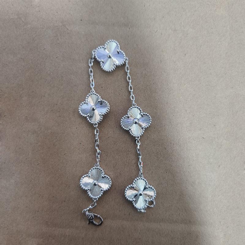 

Бутик Браслет «Четырехлистный клевер Пять цветков» 18K Легкая роскошь Инс Дизайн Модный Изысканный Универсальный Мужской и женский браслет Boutique Bracelet