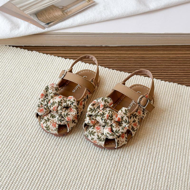 

Girls Forest-Style Sweet Floral Hollowed-Out Closed-Toe Sandals2026New Summer Soft-Soled Princess Shoes, Non-Slip Beach Shoes 26 жовтий