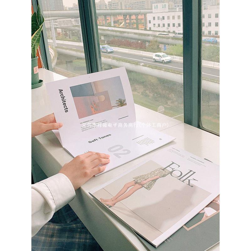 İngiliz Tarzı Defter: Moda Dergisi Kapak ve Sahne Düzeni Aksesuarı