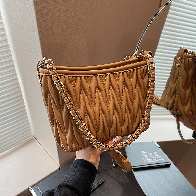 

Осенне-зимняя модель внешнего заказа, высококачественная маленькая сумка-мессенджер, женская новая сумка-ведро с цепочкой 2024 года, сумка через плечо. хаки