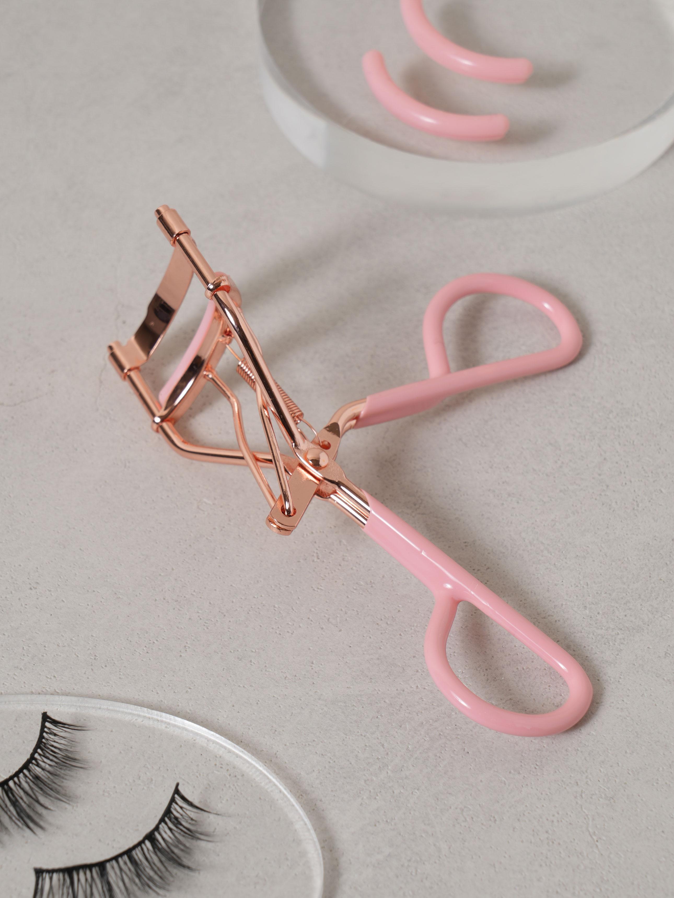 

Rubber Handle Spring-Loaded Eyelash Curler 1ea