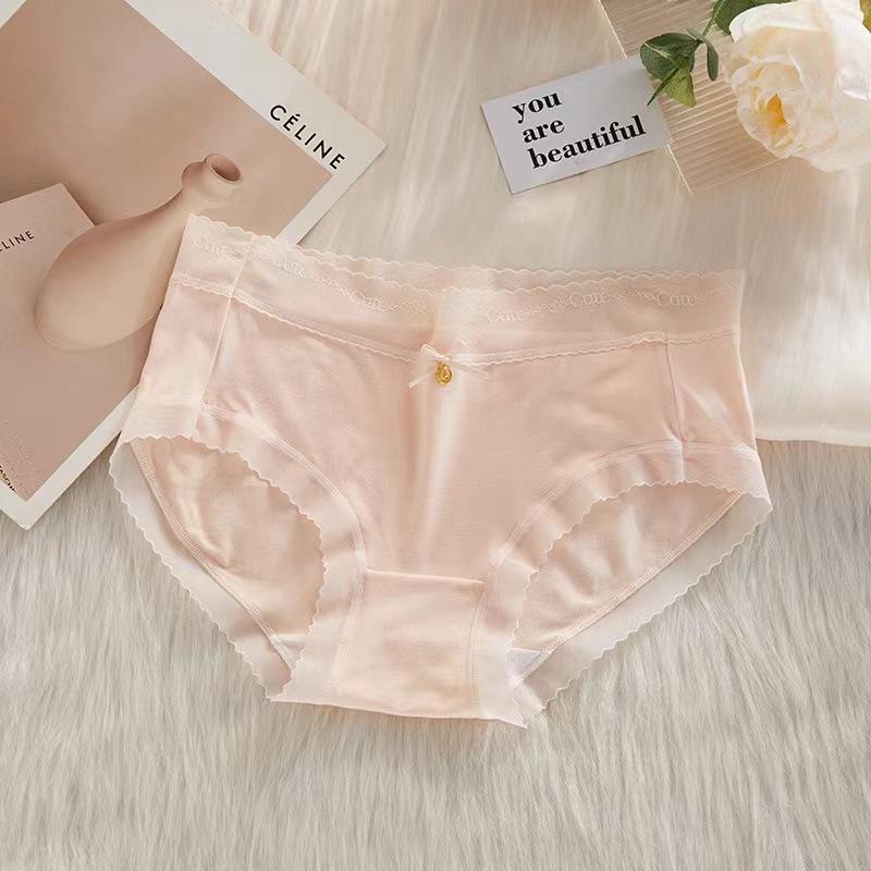 Plus Size Ladies Spring and Summer Lace Cotton File Comfortable Breathable No Mark Middle Waist Triangle Briefs