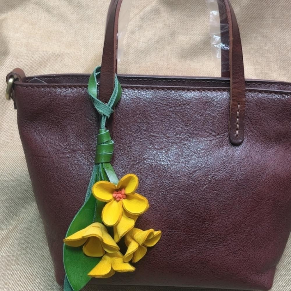 Fashion Cow Leather Flower Pendant Keychain Bag Charm Handbook Osmanthus Car Key Pendant Creative Pendant Tulip Bag Accessories