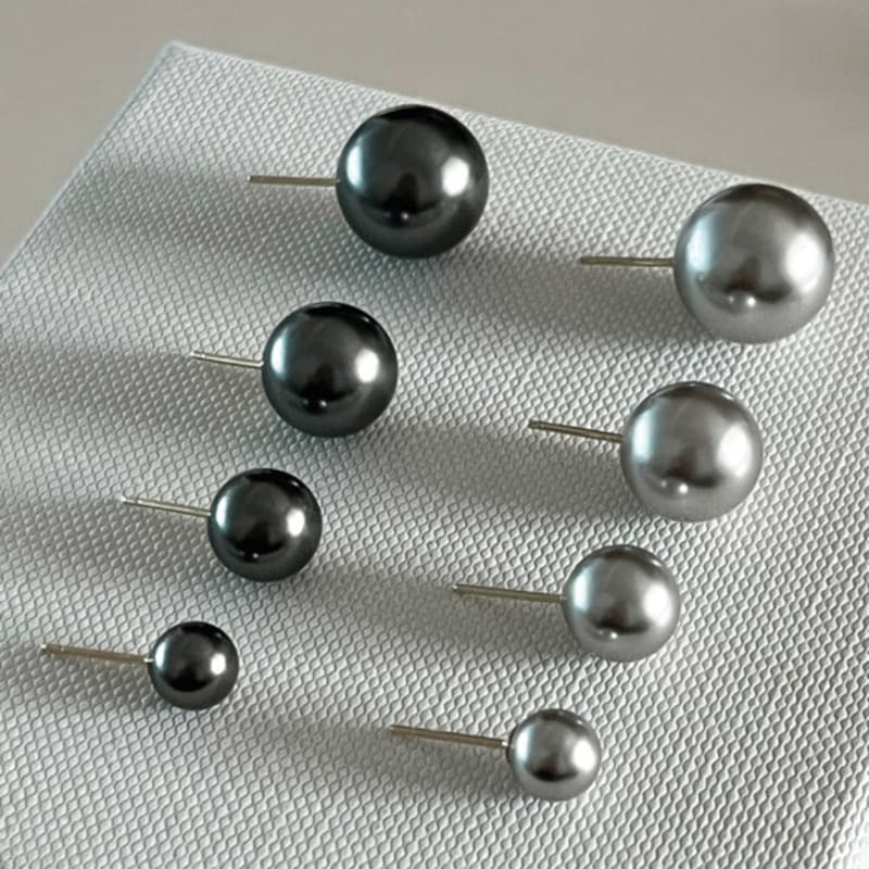 

BettyU 14k gold glow black & gray pearl earrings grey