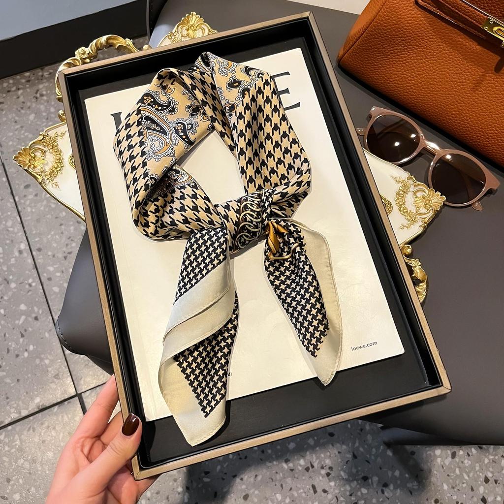 Women's French Retro Silk Cashew Scarf: Versatile Square Ribbon Headscarf