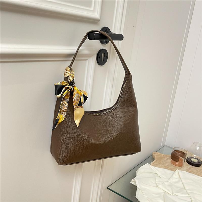 

2025 autumn and winter new simple trend lychee pattern temperament women s bag commuter shoulder bag niche large-capacity stray bag