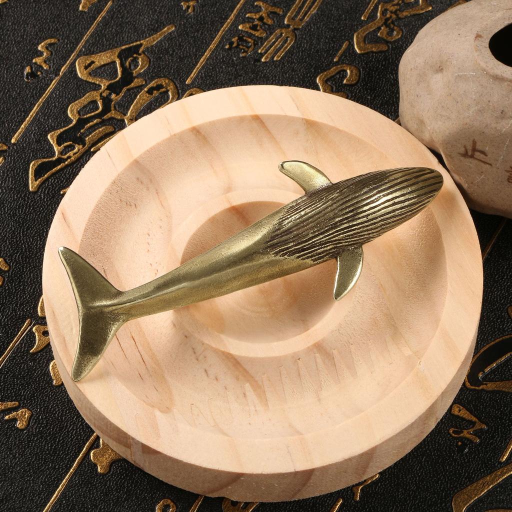 Marine Life Blue Whale Brass Ornament Creative Hand Handle Piece Whale Tea Pet Antique Antique Ornament