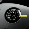 2025 Nowy Czarny Znak Emblemat Kierownicy Samochodowej do Skoda Superb RS Fabia Kodiaq Karoq Octavia A5 A7 Yeti Rapid Dekoracyjne Naklejki Acc