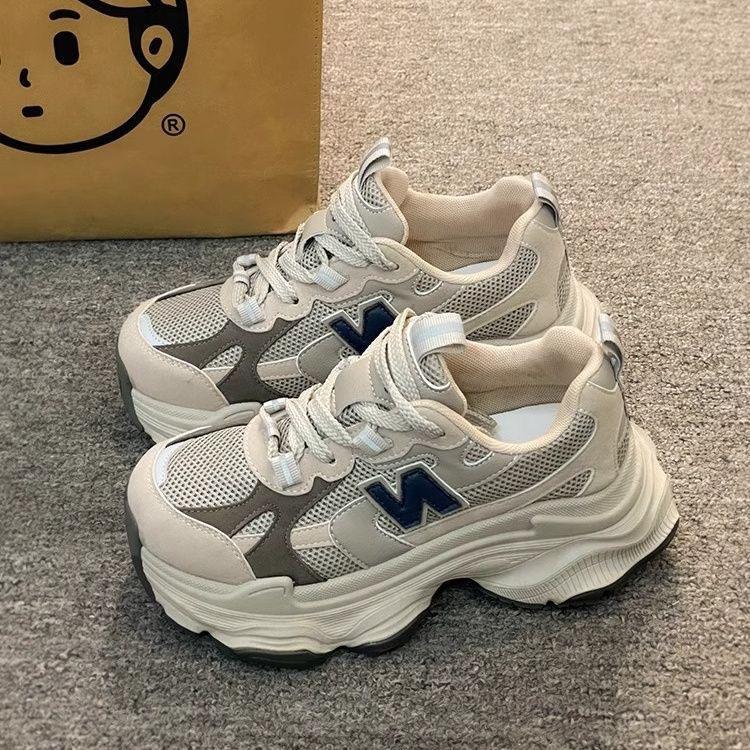 22 Frühling dicke Sohle Retro Sportschuhe Innen höhenverstellbar Dad Shoes zeigen Füße kleines Netz Freizeitschuhe