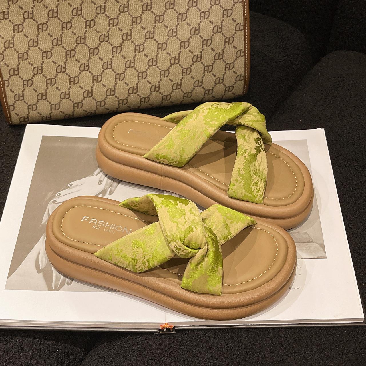 

New Chinese cross-cool slippers female summer wear 2025 new fairy style with skirt thick-bottomed beach one-word slippers 40 зелёный