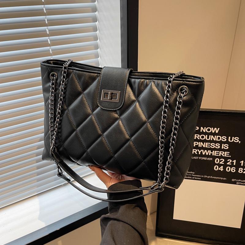 Chain Bag Women's Tote Bag Large Capacity Messenger Bag New Versatile Shoulder Bag Commuter Bag