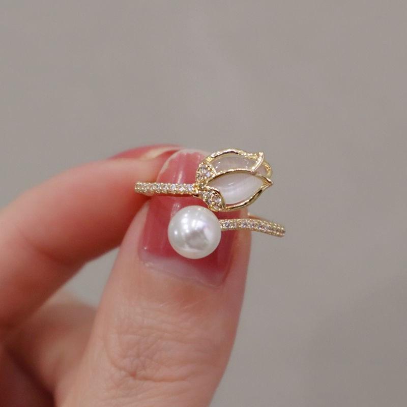 Tulip Ring with Adjustable Cat's Eye Stone - Simple, Fashionable, Versatile for Any Occasion