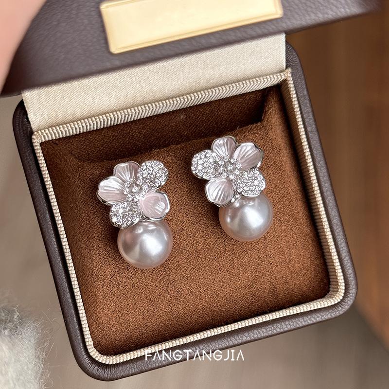 

New Manta rose light pink pearl flower earrings in early spring, light luxury, exquisite niche design earrings