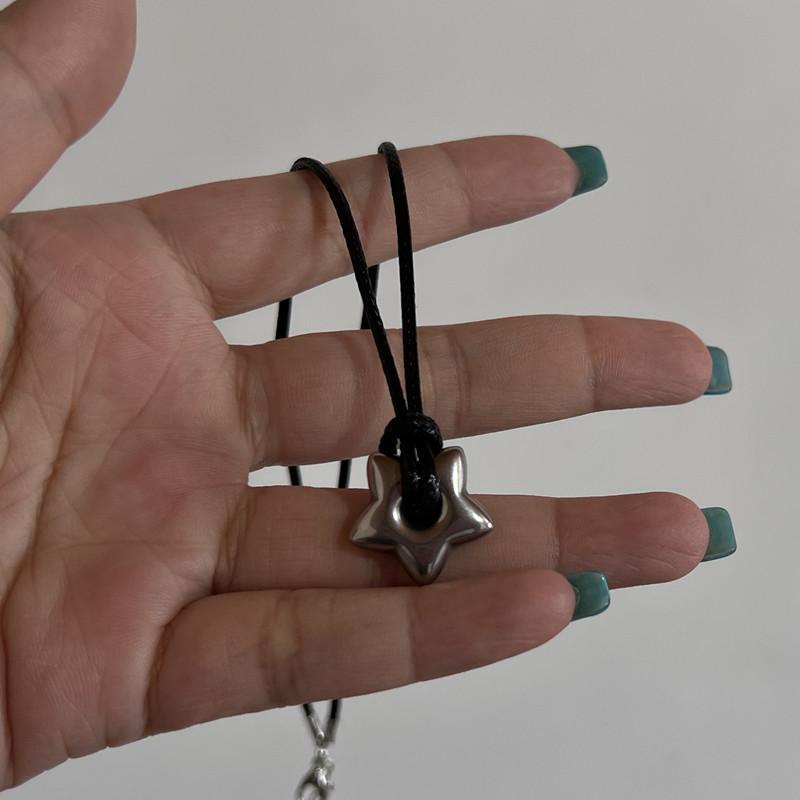 

Новое корейское модное полое титановое стальное ожерелье с подвеской в виде звезды и пентаграммы для женщин и мужчин, черное колье-цепочка Y2k, ювелирные изделия для вечеринок