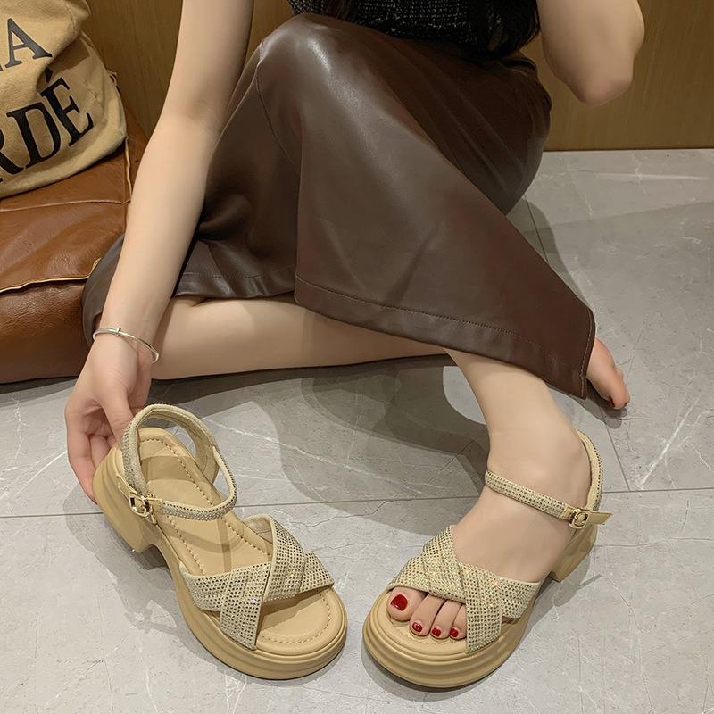 

Женские летние босоножки на толстой танкетке 37 бежевый