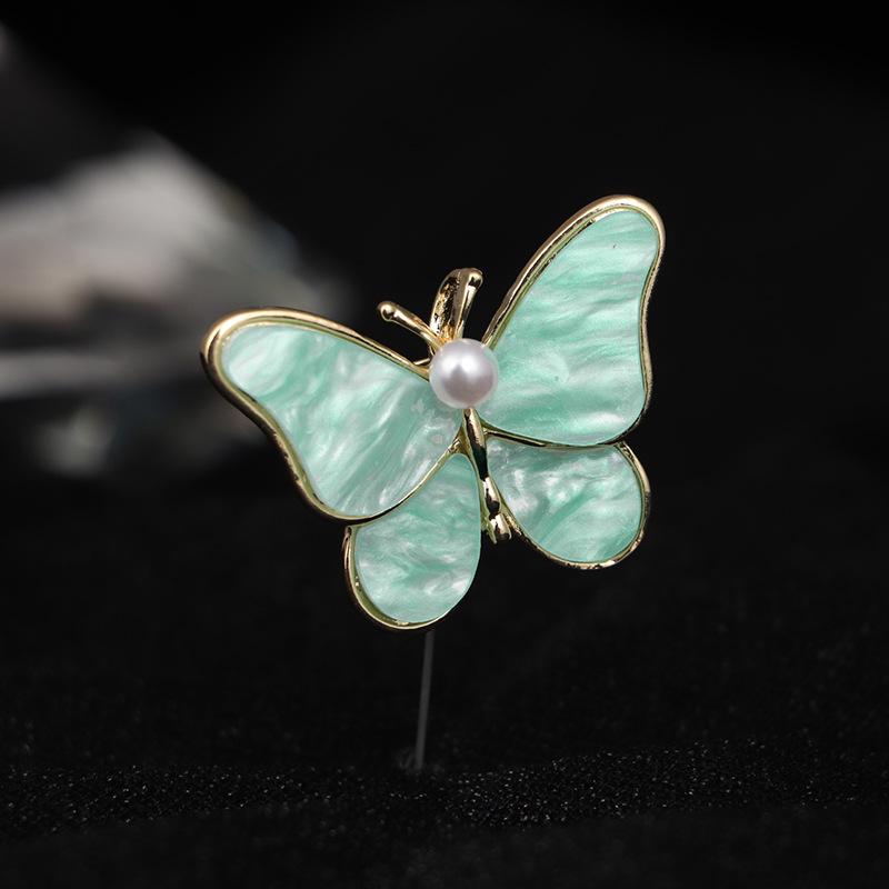 Elegant Butterfly Pearl Brooch for Women - Cracked Design with Advanced Style Anti-Exposure Pin