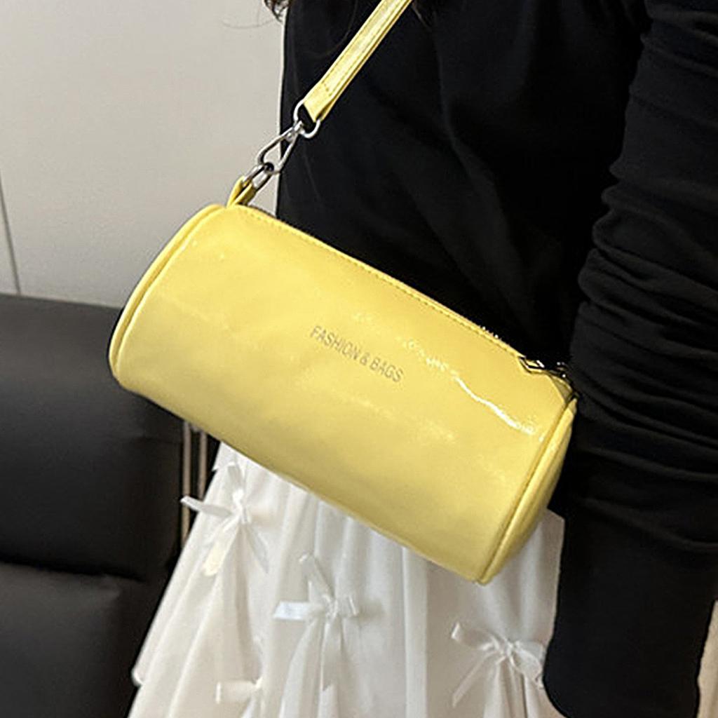 Design Trend Fashion Network Shoulder Live 2025 Red Niche Stream Triangle Handheld Women's Satchel Fashion New Oblique