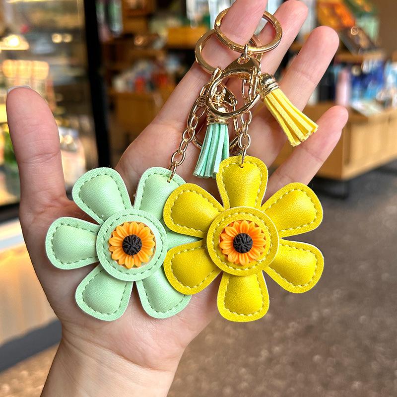 Creative Sunflower Bag Charm Keychain Pu Leather Pendant Keyring Sweet Charm Flower Hanging Bag Backpack Deco Accessory Gift