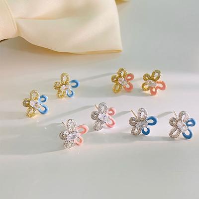 Flower Earrings Are Small and Fresh and New Sweet Girly Small Flower Earrings Are Decorated with Diamonds and High-end
