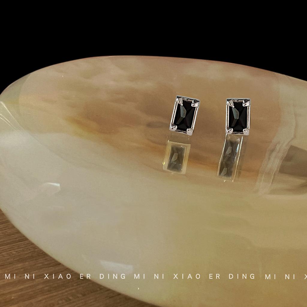 Minimalist Black Rectangular Zircon Small Silver Needle Versatile Stud Earrings, Mini Version Earrings Yiwu Jewelry