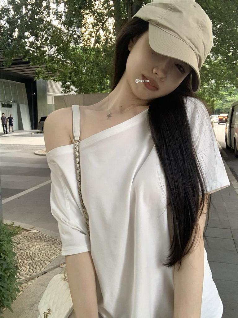 Women's diagonal collar, one word shoulder and two short-sleeved T-shirts, women's spring and summer new versatile bottoming shirt tide