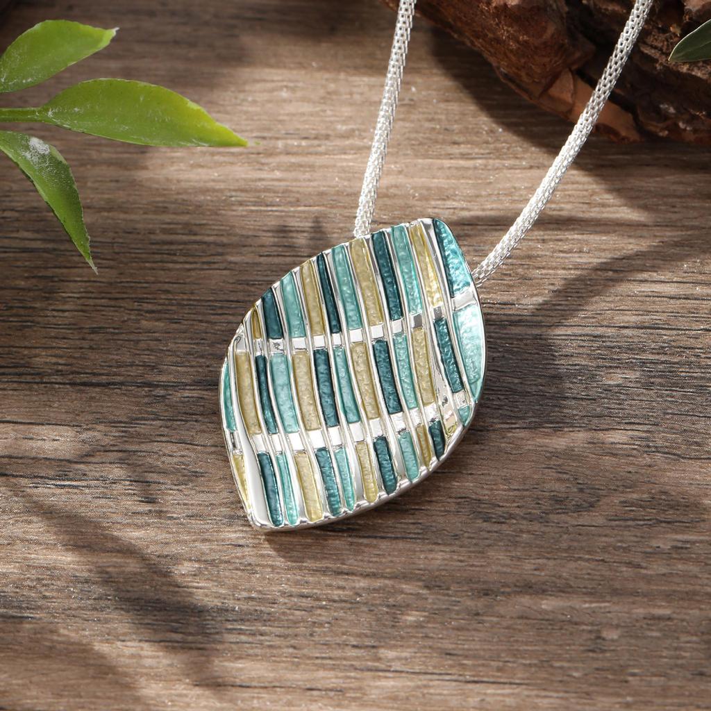 New color painting oil geometric leaf pendant, personalized women's versatile leaf pendant