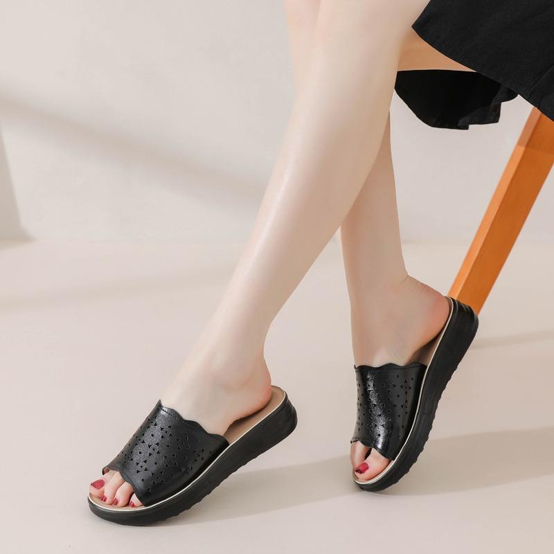 ~~ First layer cowhide mother cool slippers, summer leather soft-soled women's shoes medium and old non-slip sandals