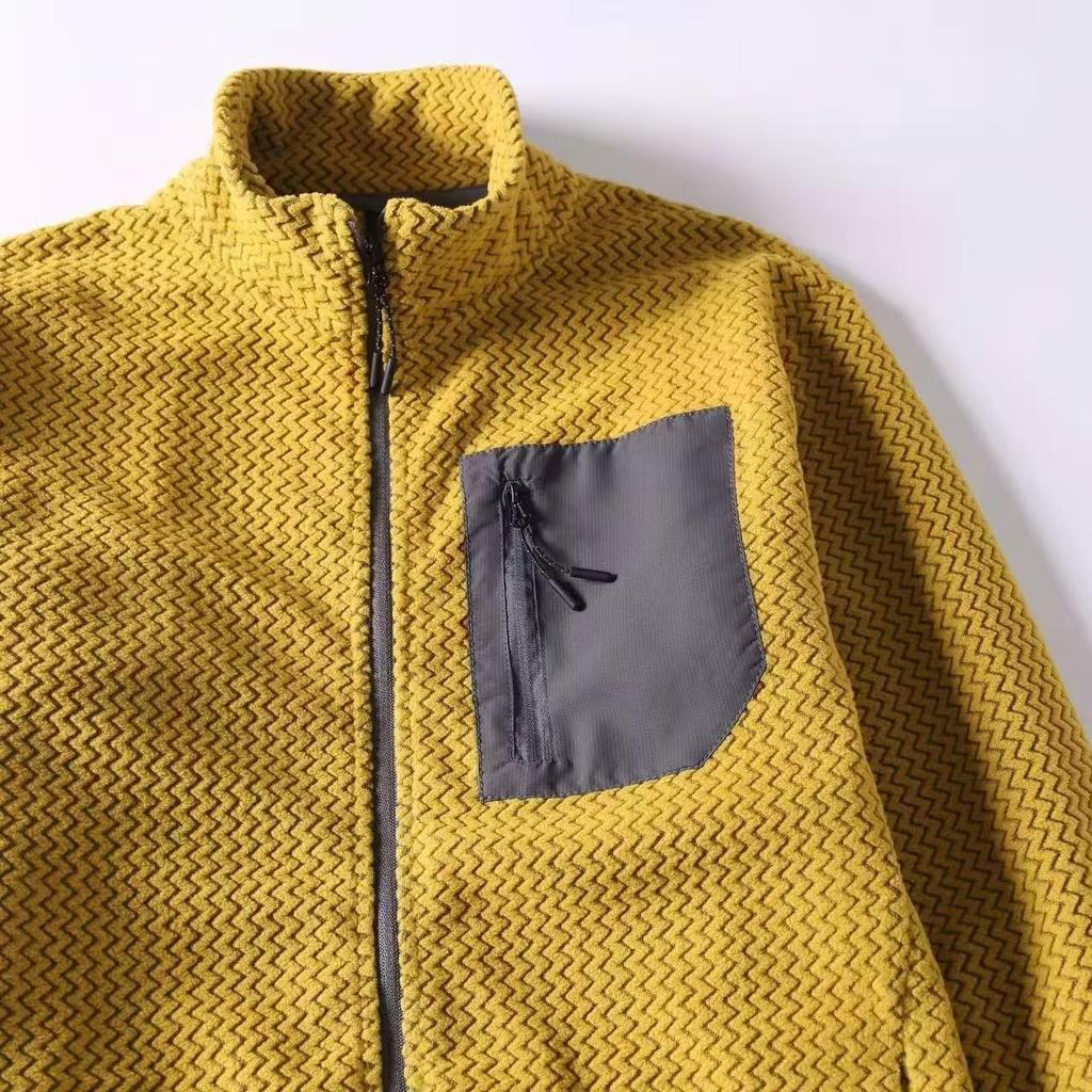 Lerchen-Fleecejacke: Warm, Modisch, Stehkragen-Design für alle Jahreszeiten, Wandern und Bergsteigen - Unisex mit trendigem Wellenmuster.