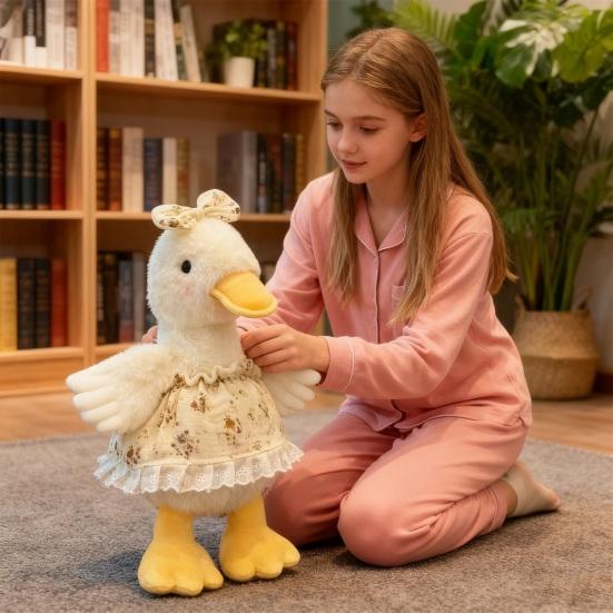 Søt and plysjleke med blomsterkjole Mykt kosedyr Bedårende plysjvenn Dekorasjon