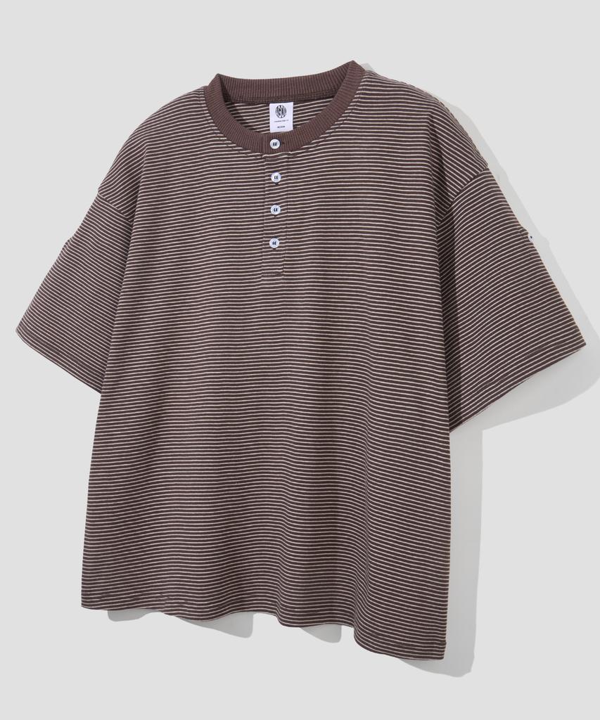 AGOD Roll-Up Snap Henley Neck Striped Half T-Shirt [Brown]