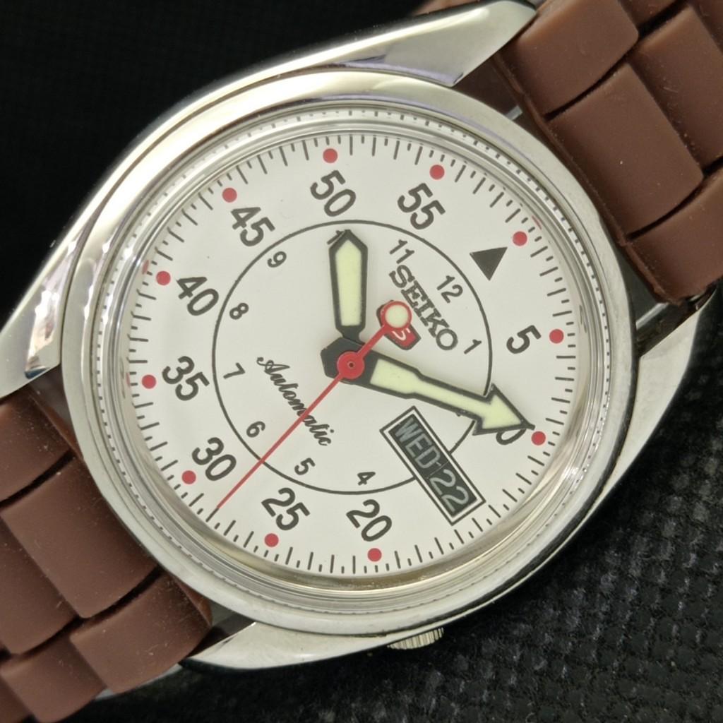 

USED VINTAGE SEIKO 5 AUTOMATIC 7019A JAPAN MENS D/D WHITE WATCH 594a-a311722-9 SKU594a-a311722
