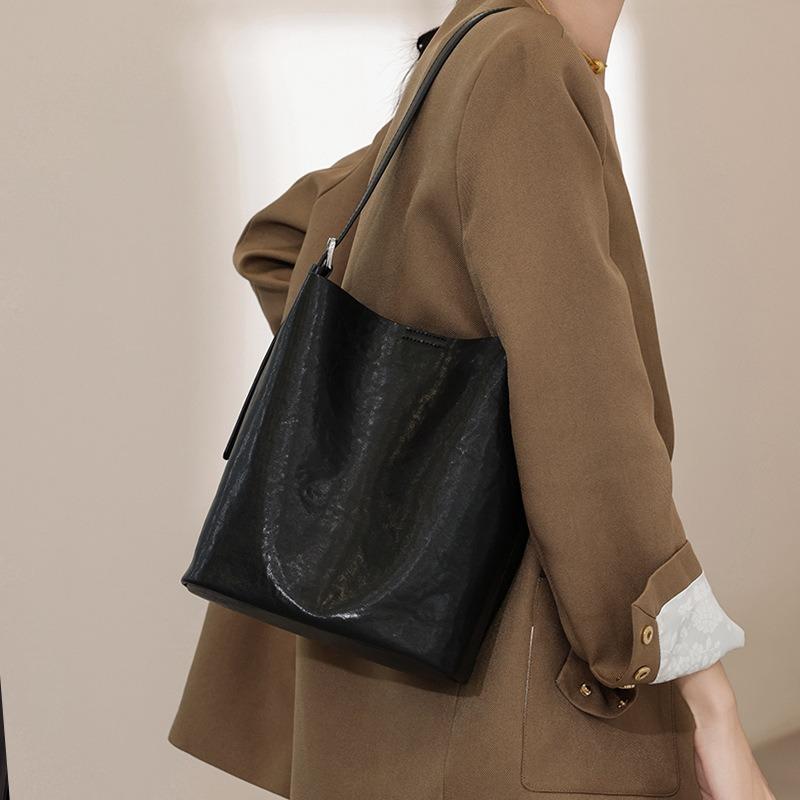 Vegetable Tanned Cowhide Bucket Bag Women's New Leather Women's Bag Fashionable Retro Messenger Bag Commuter Shoulder Bag Bag
