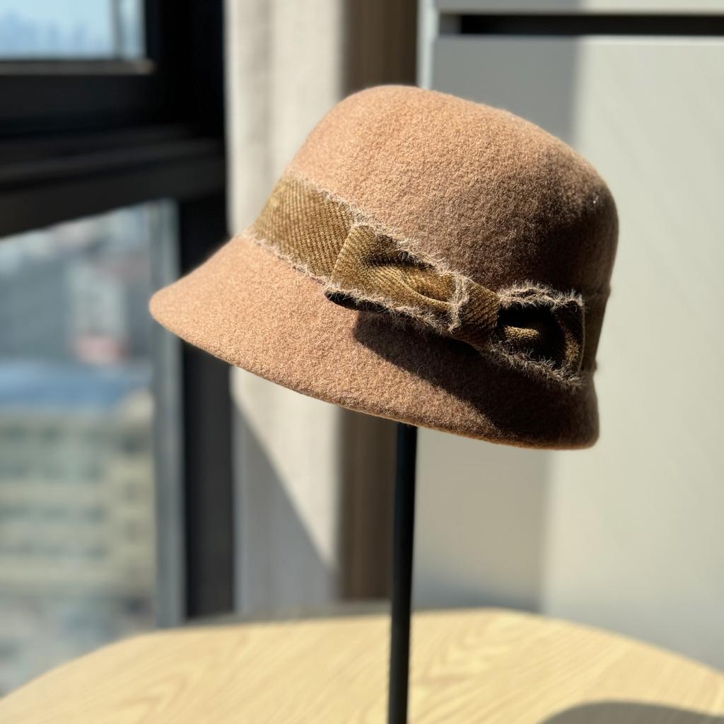 Neuer, kleiner, duftender Fischerhut im französischen Stil für Damen in Herbst und Winter, Hepburn-Stil, lockiger Topfhut, elegantes goldenes Geschenk.