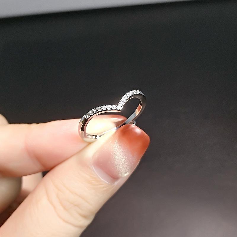 V-Shaped Row Diamond Zircon Ring Female Design Small Broken Diamond Index Finger Stacked With Small Protective Ring Live Ring