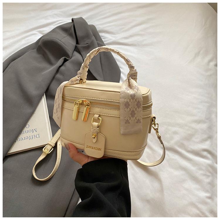 Korean silk scarf portable small bag women's 2025 new foreign style niche design box bag versatile shoulder messenger bag