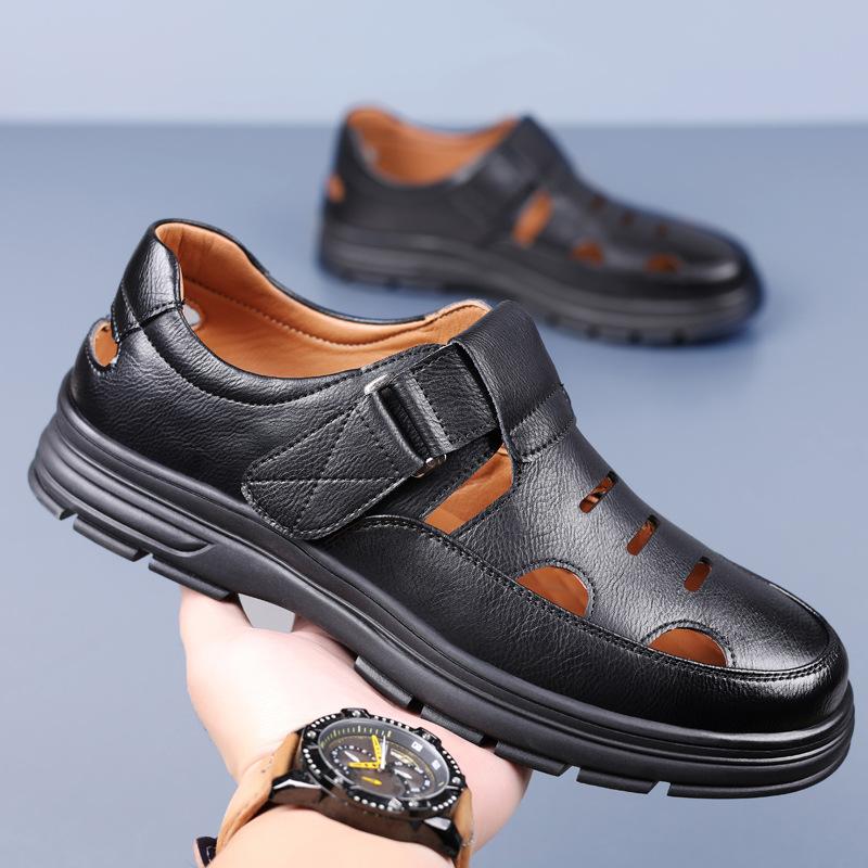 Mode Sommer Hallow Neue Designer Kleiderschuhe Mann Mode Lässige Einfarbig Leder Sandalen für Herren Atmungsaktive Sift Sohle Fahrschuh