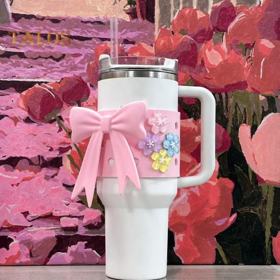 Silikon-Becherhülle für 40-oz-Becher, DIY-Set mit Schleife und Blumenanhänger, rutschfeste Schutzhülle, spülmaschinenfest, Geschenk für Becherliebhaber