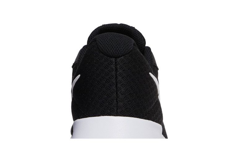 Nike Tanjun Negro Blanco Voltio Apenas