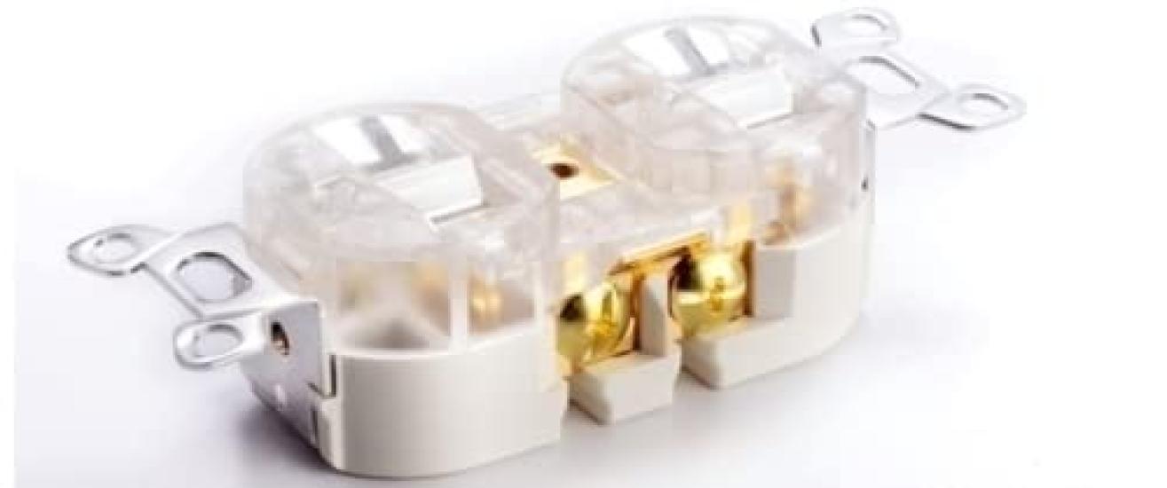 

Furutech Audio Grade Wall Outlet Gold Plated FURUTECH FPX Series 15A/20A FPX(G)