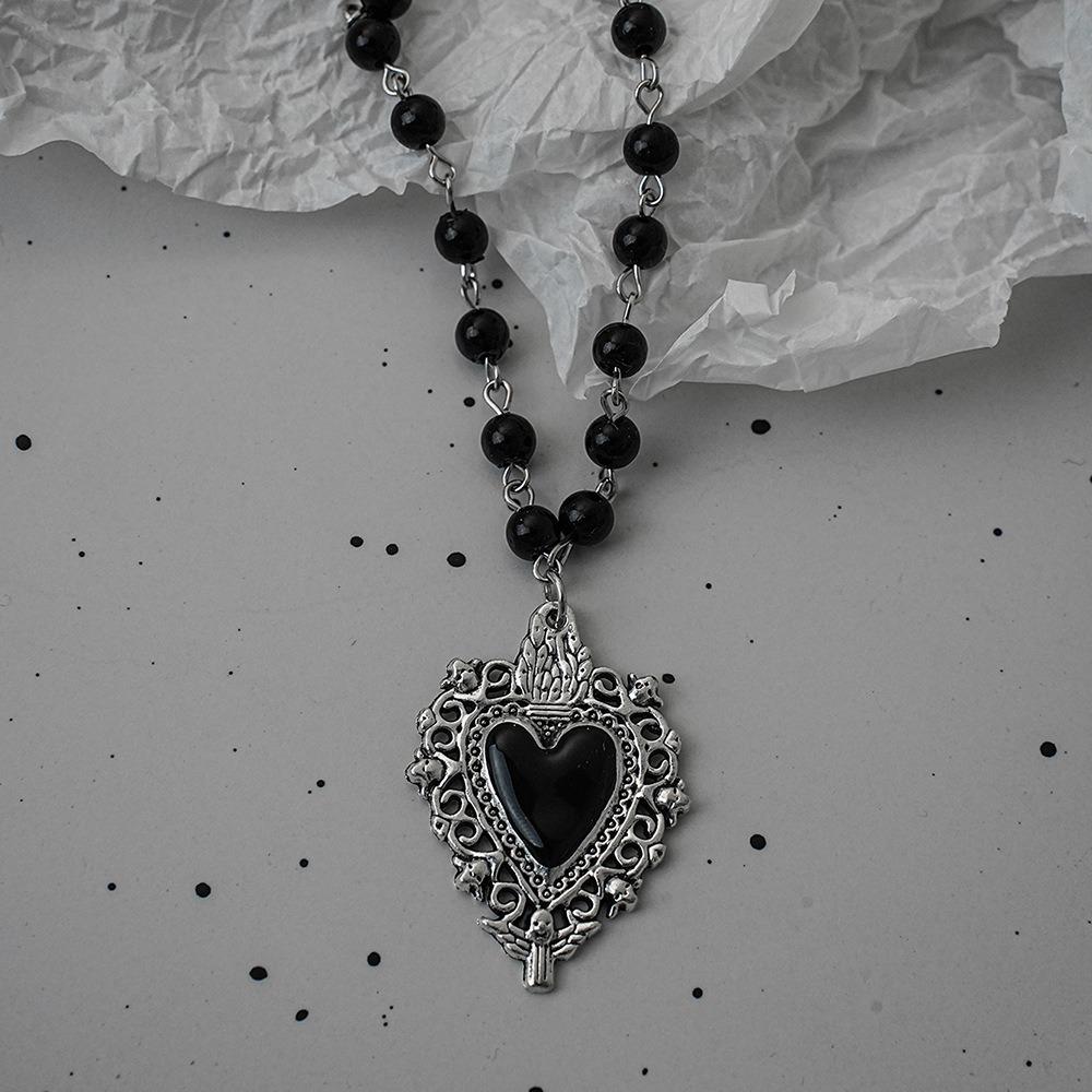 Personality Retro Vampire Bat Cross Heart-shaped Pendant Black Round Bead Chain Necklace for Women Gothic Hallowmas Jewelry Gift