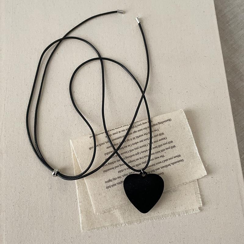 Nischenpersönlichkeit Beflockter Liebesanhänger Halskette Damen Leichter Luxus Retro Elegant Mode Schlicht Vielseitig Halskette Pulloverkette