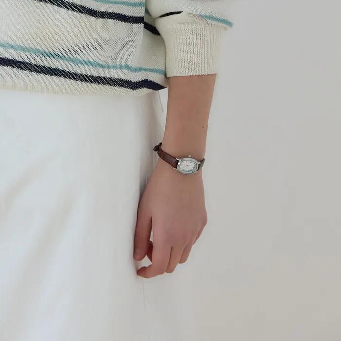Modest Classic Leather Watch - Brown